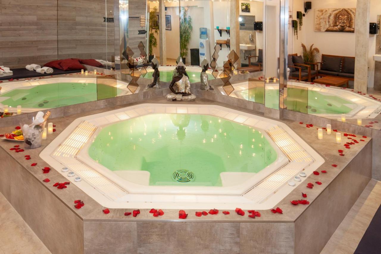 Отель Relax & 3*