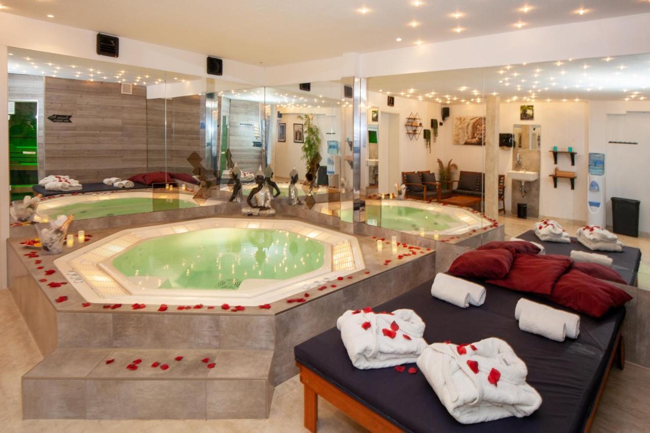 Hotel Relax &